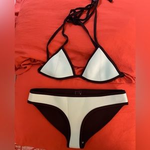 Triangl Bikini, size small
